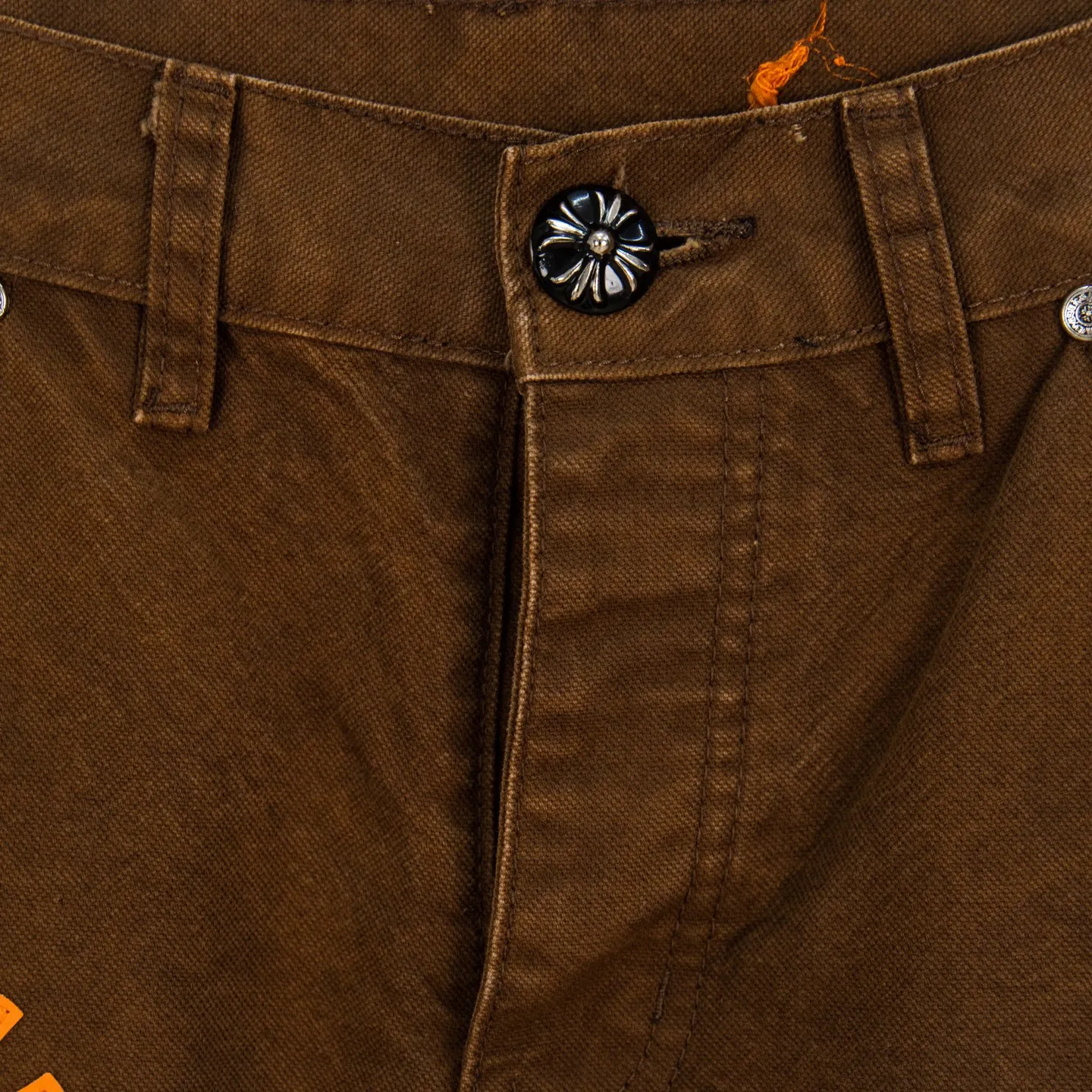 P290 Chrome Hearts Chrome Hearts Brown Logging Orange Multi-leather Jeans Multi-leather standard workwear jeans and jeans need to be washed and then disassembled and hand-stitched with sheepskin cross leather and then spliced to complete. The whole process is too complicated to describe. About Chrome Hearts This is an extremely luxurious fashion brand that can also be called the nobility of the high street. It has always been an exclusive brand for some hipsters or the second generation of rich people. Compared with ordinary high streets, it is more luxurious and noble. Compared with luxury brands, it is more fashionable and individual. It has always been a brand that I have a special liking for. Style number: 1787# Color: Brown Size: 28 30 32 34 36